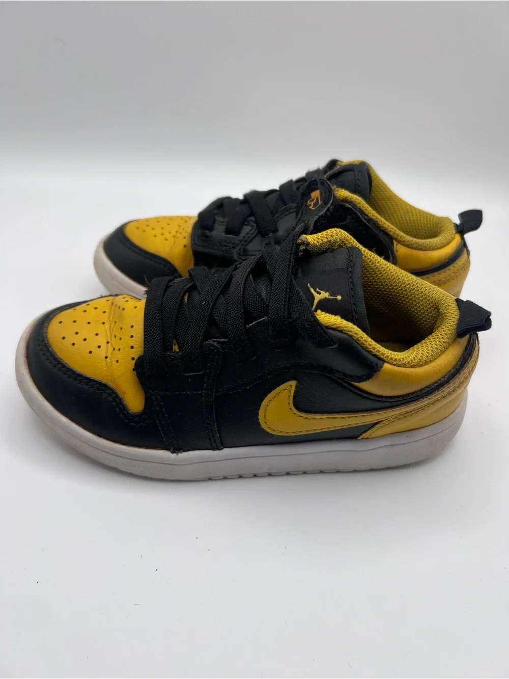 Nike Kids Jordan 1 Low-Top Sneakers in Black and Yellow